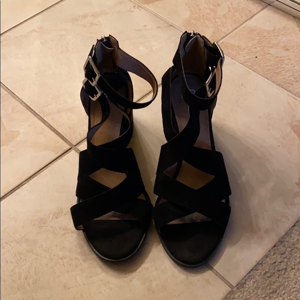 BP black sandal with heel